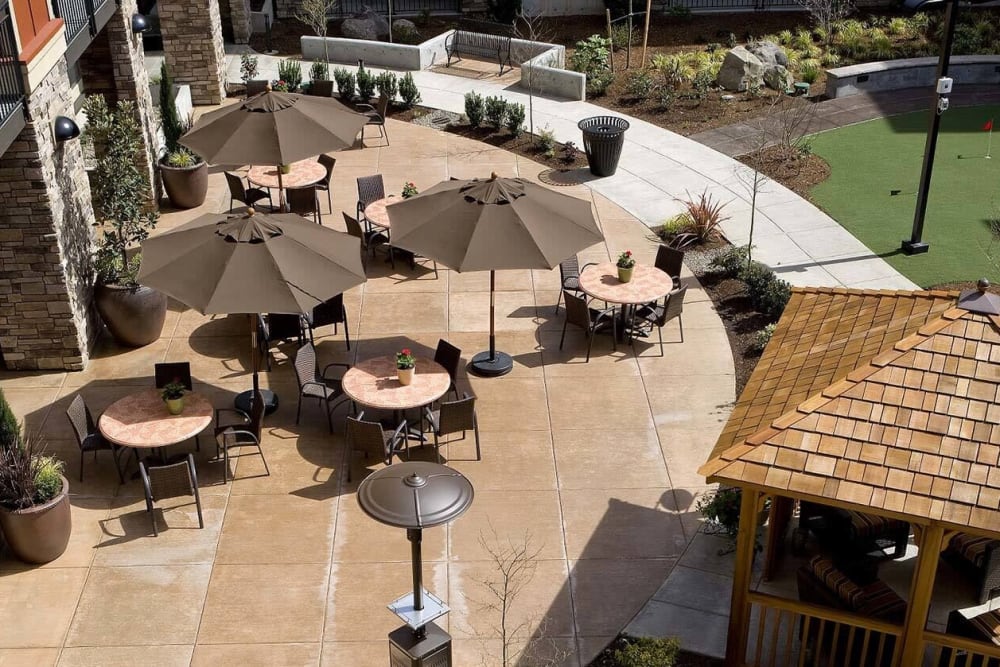 Inviting patio courtyard at The Springs at Tanasbourne in Hillsboro, Oregon.
